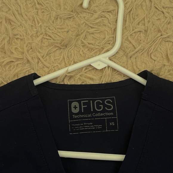 Figs 3-pocket scrub top (XS womens) Navy Blue - Picture 2 of 3